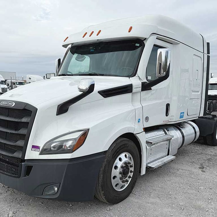 2020 FREIGHTLINER CASCADIA 126
