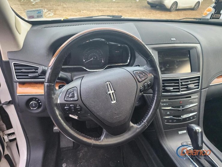 2013-lincoln-mkt-image-4