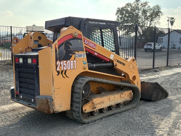 2018-mustang-2150t-skid-steer-track-loader-image-3