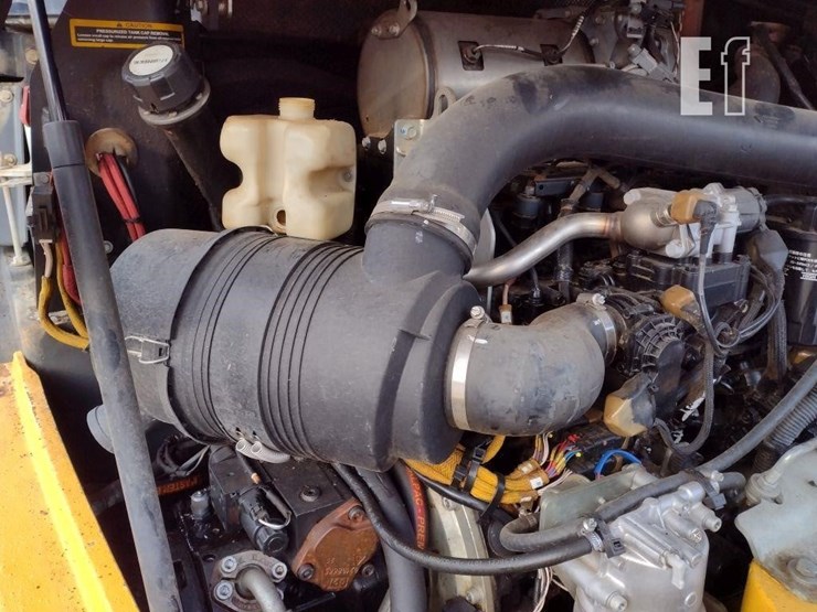 2021-deere-304l-image-25