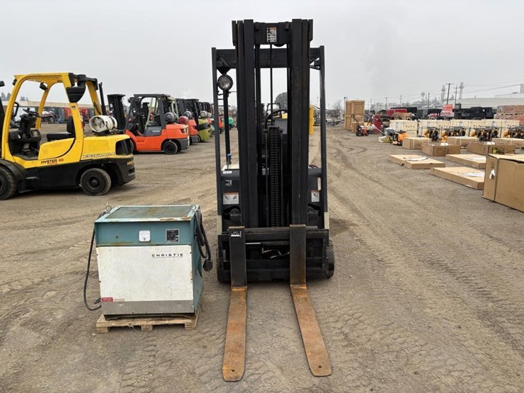 crown-303sctt-forklift-image-6