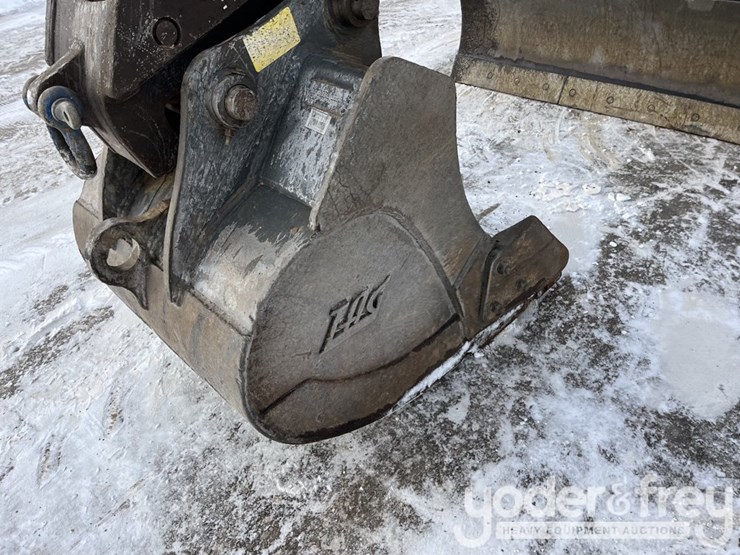 2022-deere-135g-image-30