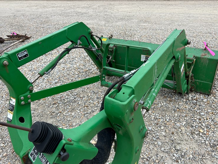 john-deere-305-image-6