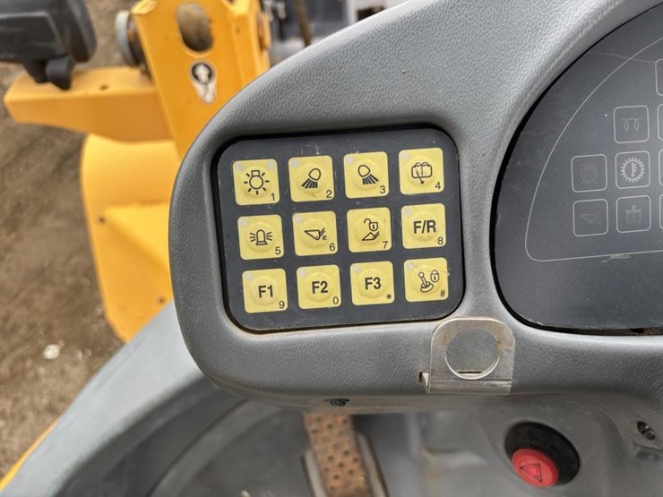 2012-volvo-l30b-image-25