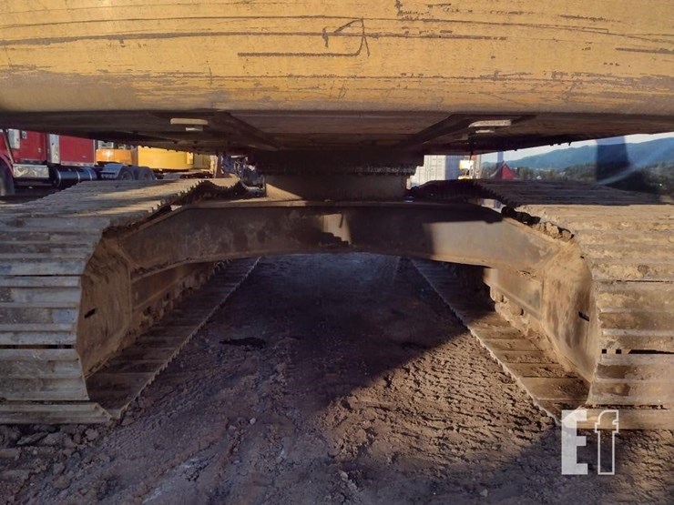 2000-deere-270c-lc-image-45