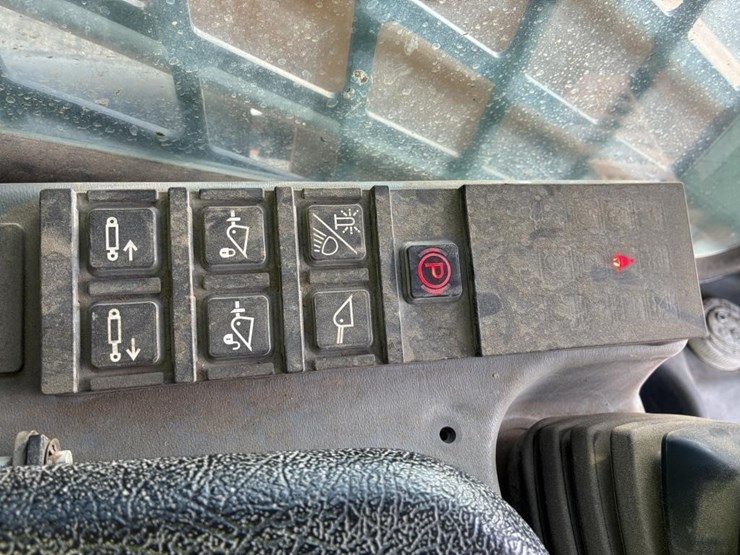 2018-mustang-2150t-skid-steer-track-loader-image-13