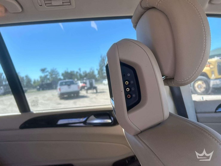 2017-mercedes-benz-gls450-awd-suv-image-26