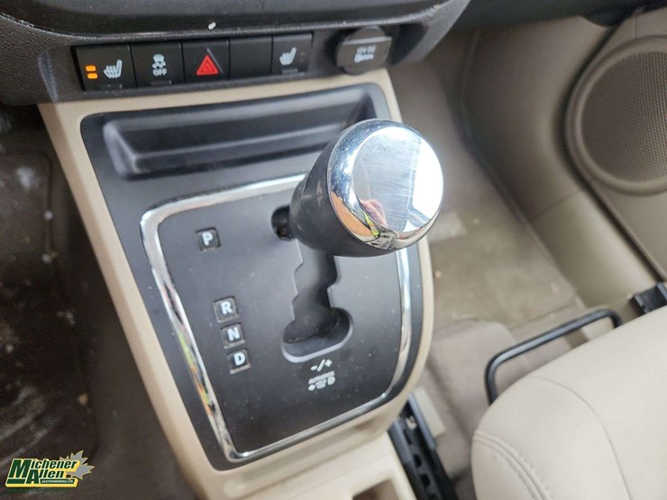 2010-jeep-compass-image-21