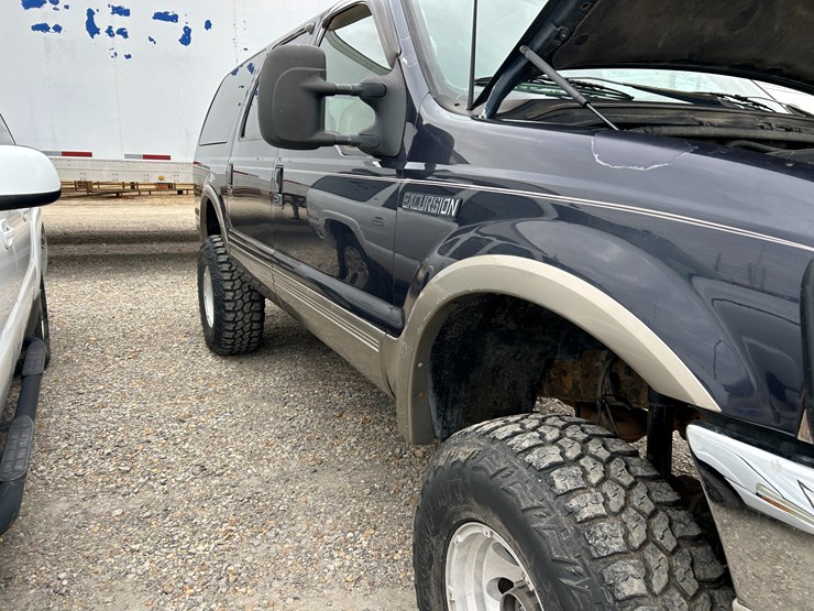 2000-ford-excursion-image-11