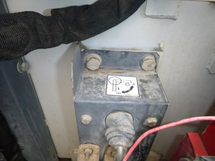 2012-takeuchi-tb180fr-image-30