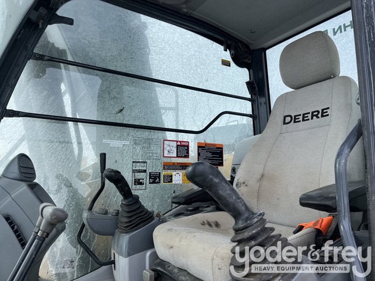 2022-deere-135g-image-36