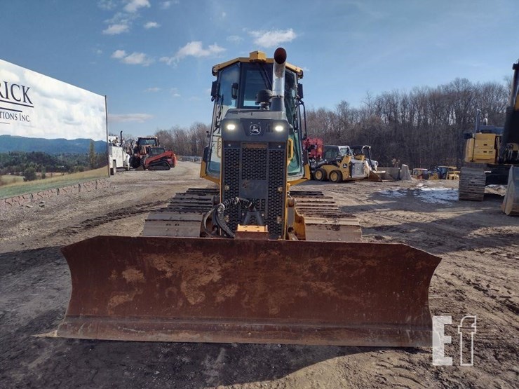 2021-deere-650k-lgp-image-2