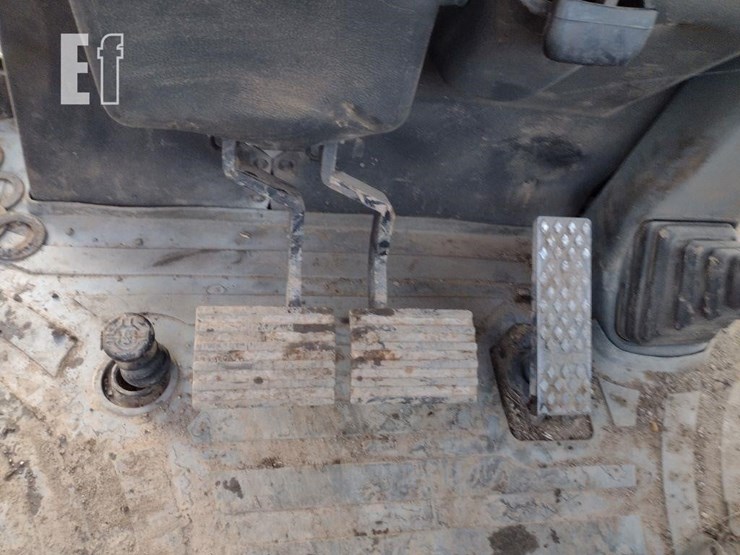 2005-caterpillar-420d-image-14