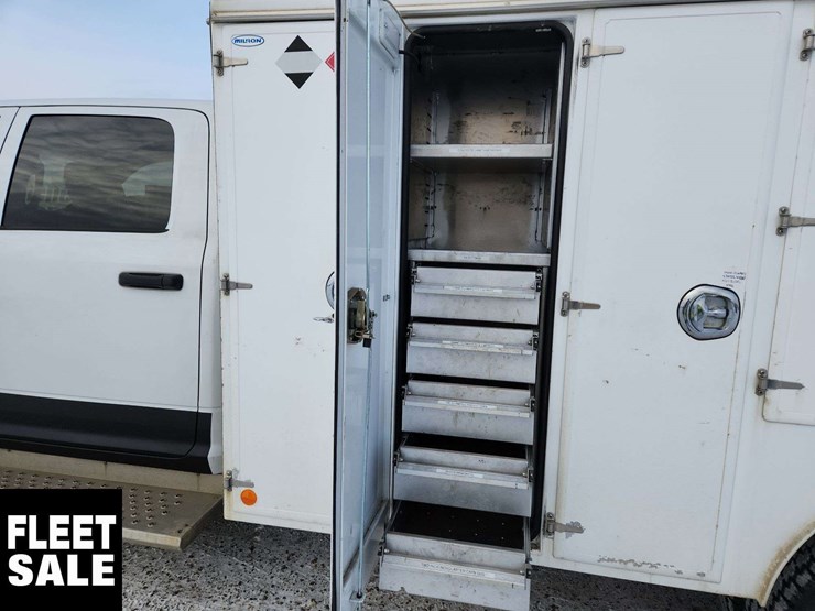 2015-ram-5500-4x4-s/a-service-truck-image-30