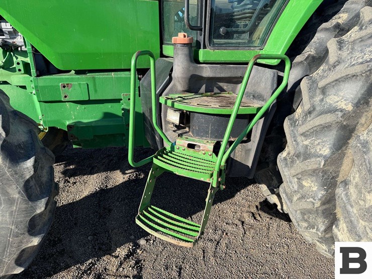 1997-john-deere-8300-image-22