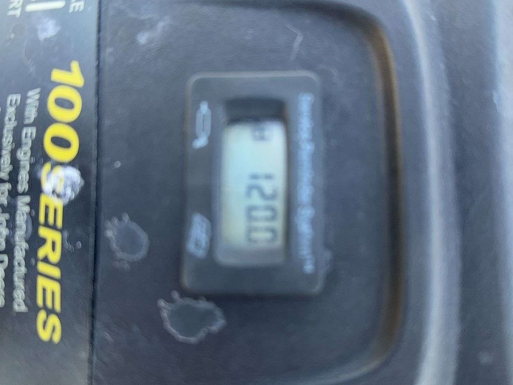 john-deere-130-image-3