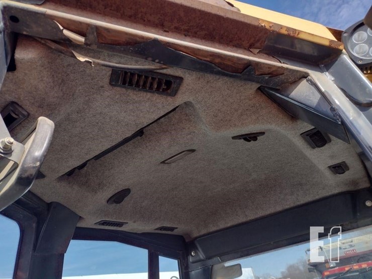 2008-deere-750j-image-14