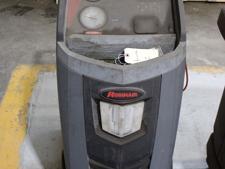 two-robinair-a/c-machines-image-3