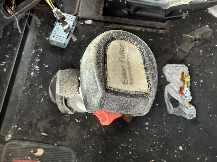 1997-freightliner-fld120-image-33