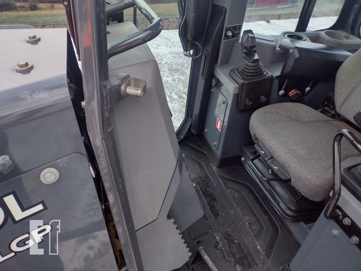 2022-deere-700l-lgp-image-14