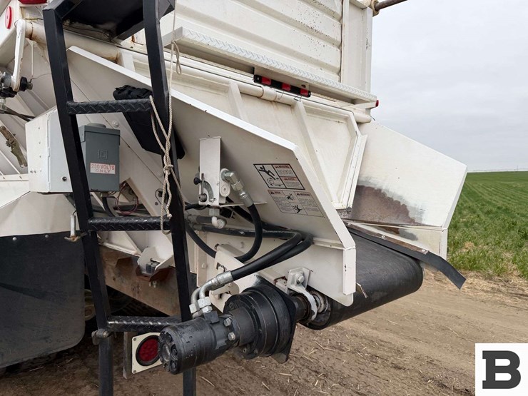 2003-international-7600-image-23