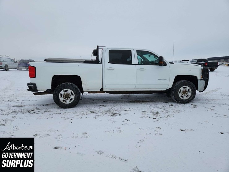 2018-chevrolet-silverado-2500hd-image-8