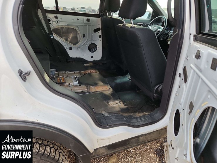 2013-ford-explorer-image-17