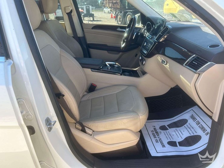 2017-mercedes-benz-gls450-awd-suv-image-19