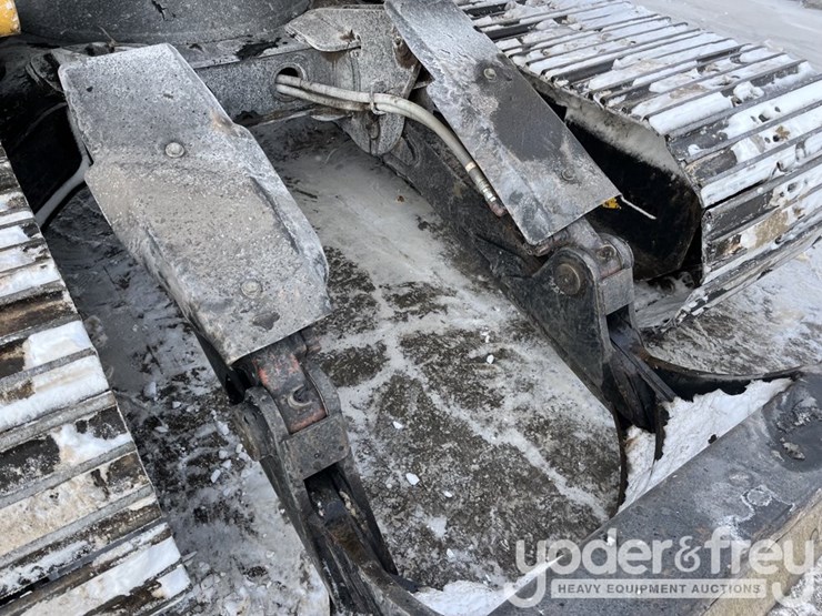 2022-deere-135g-image-13