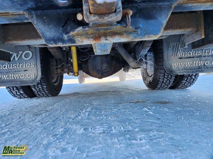 2017-chevrolet-silverado-3500hd-image-11