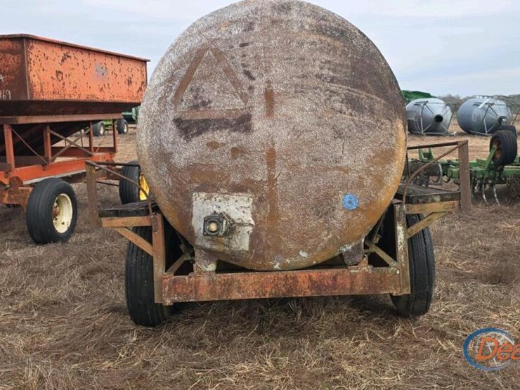 1000-gal-nurse-tank-on-trailer:-new-pump-image-7