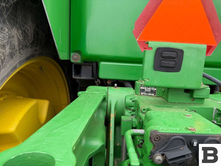 2011-john-deere-8310r-image-36