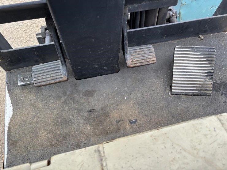 crown-303sctt-forklift-image-26