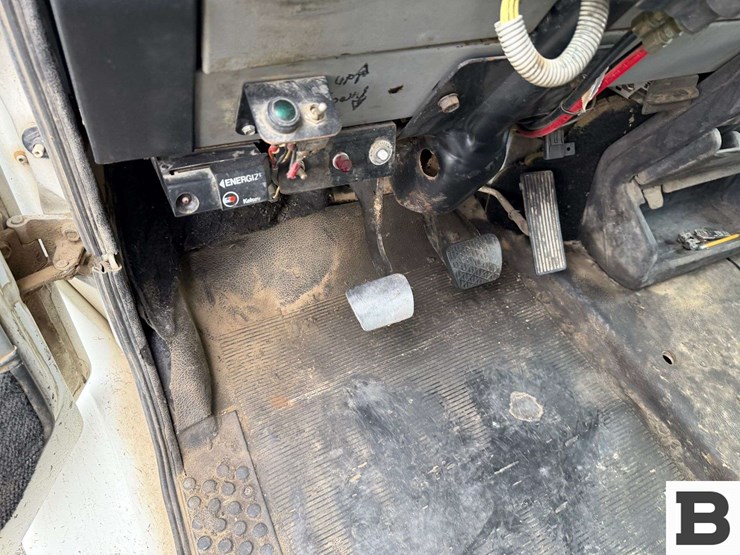 1996-freightliner-fl70-image-42