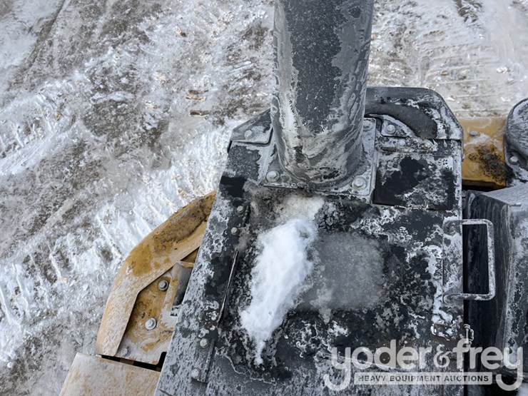 2022-deere-135g-image-17