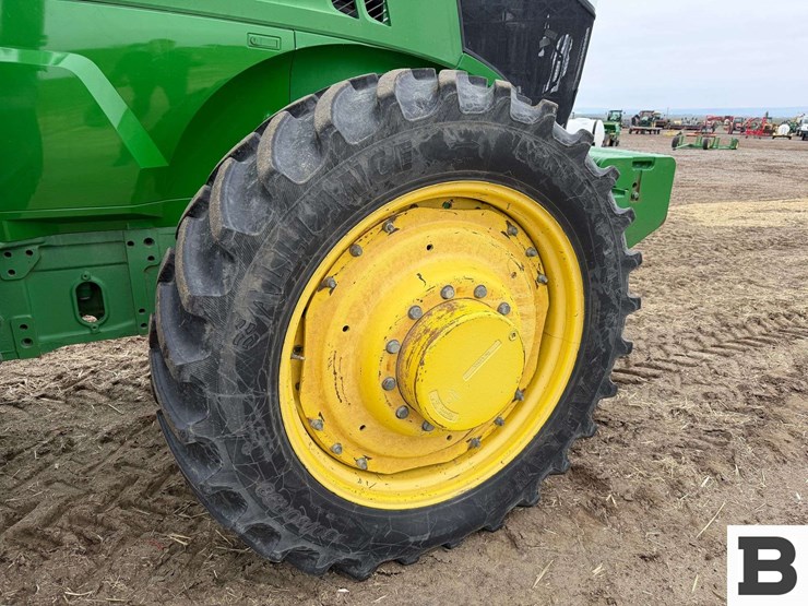 2012-john-deere-7215r-image-40
