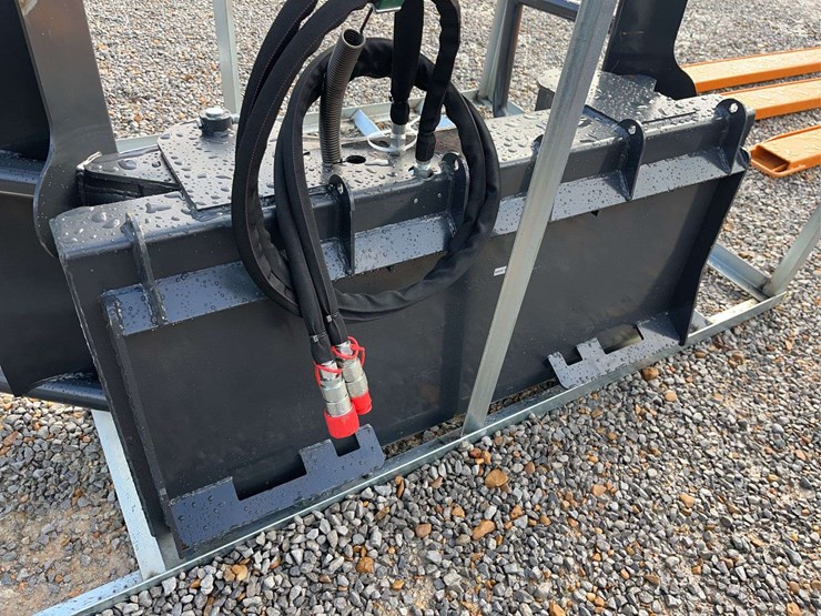 unused-skid-steer-bale-squeeze-attachment-image-6