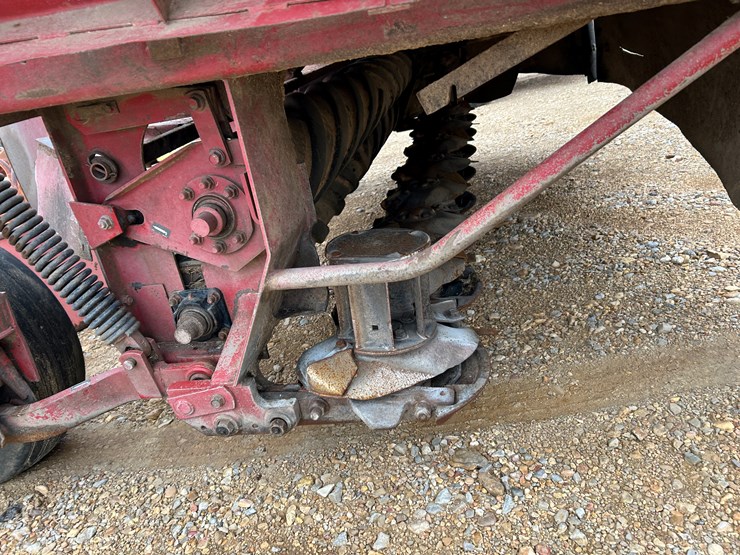 new-holland-1411-image-4