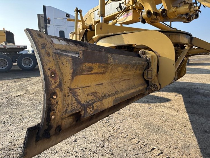 2005-caterpillar-143h-image-9