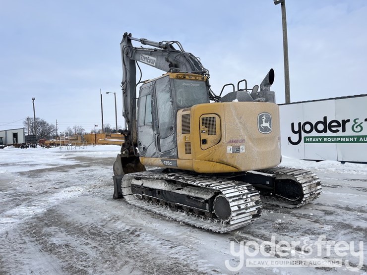 2022-deere-135g-image-4