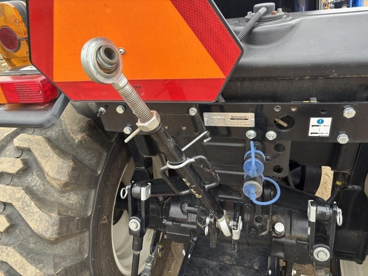2021-new-holland-workmaster-25-image-15