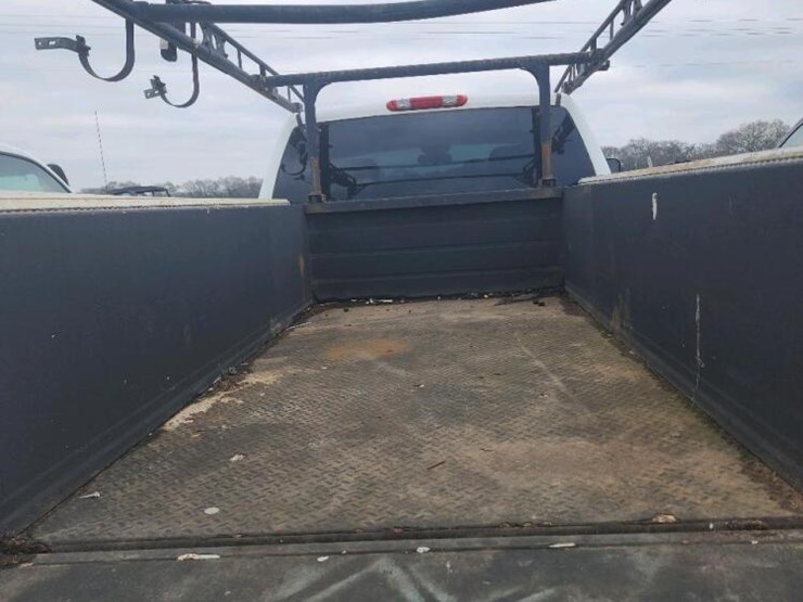 2011-chevrolet-silverado-2500-image-11