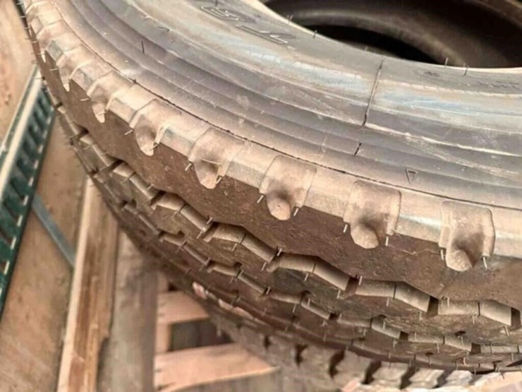 2-10:00-steering-tires,-recaps,-16-ply-image-1