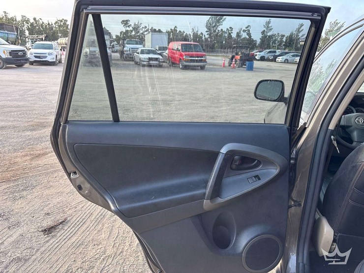 2010-toyota-rav4-image-20