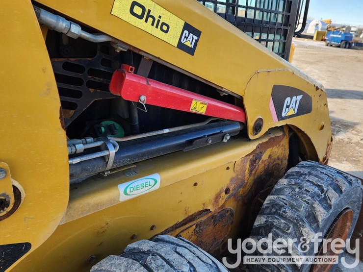 2011-caterpillar-236b3-image-18