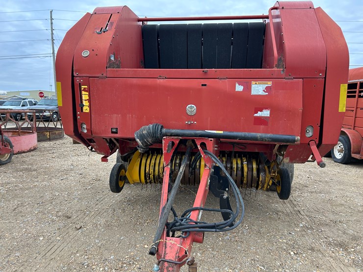 new-holland-br7080-image-2