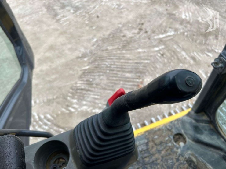 2015-komatsu-pc360-image-20