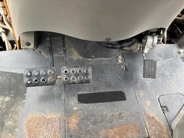 2018-case-580sn-image-51