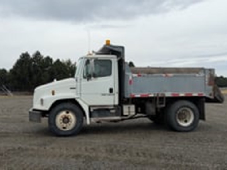 1996-freightliner-fl70-image-56
