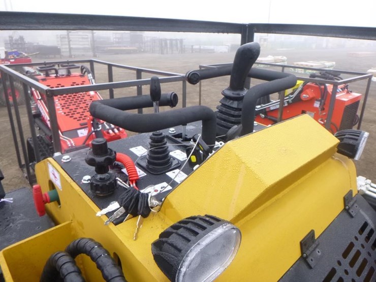 2025-cfg-kktca27-skid-steer-track-loader-image-14